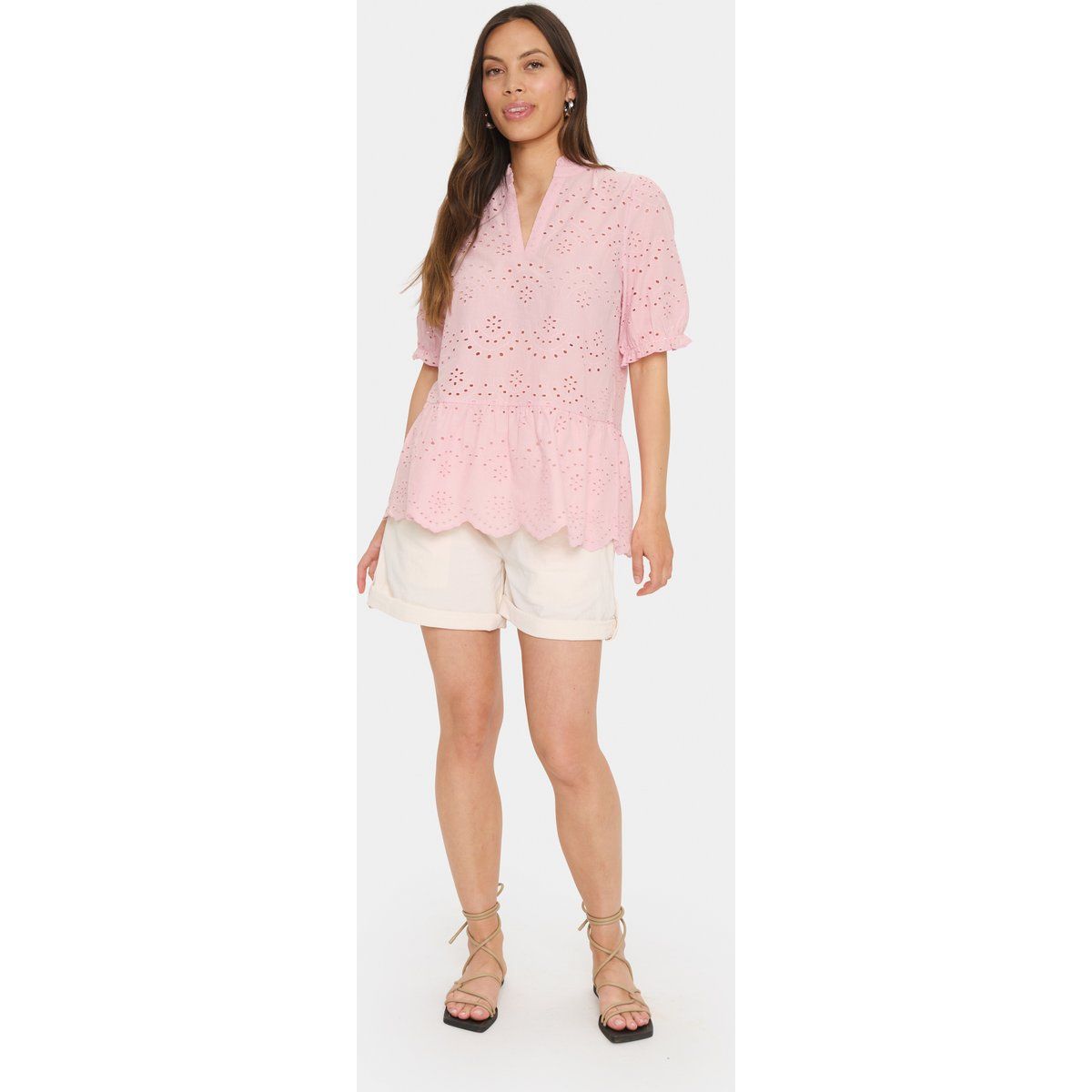 Schößchenbluse mit Lochstickerei und Puffärmeln