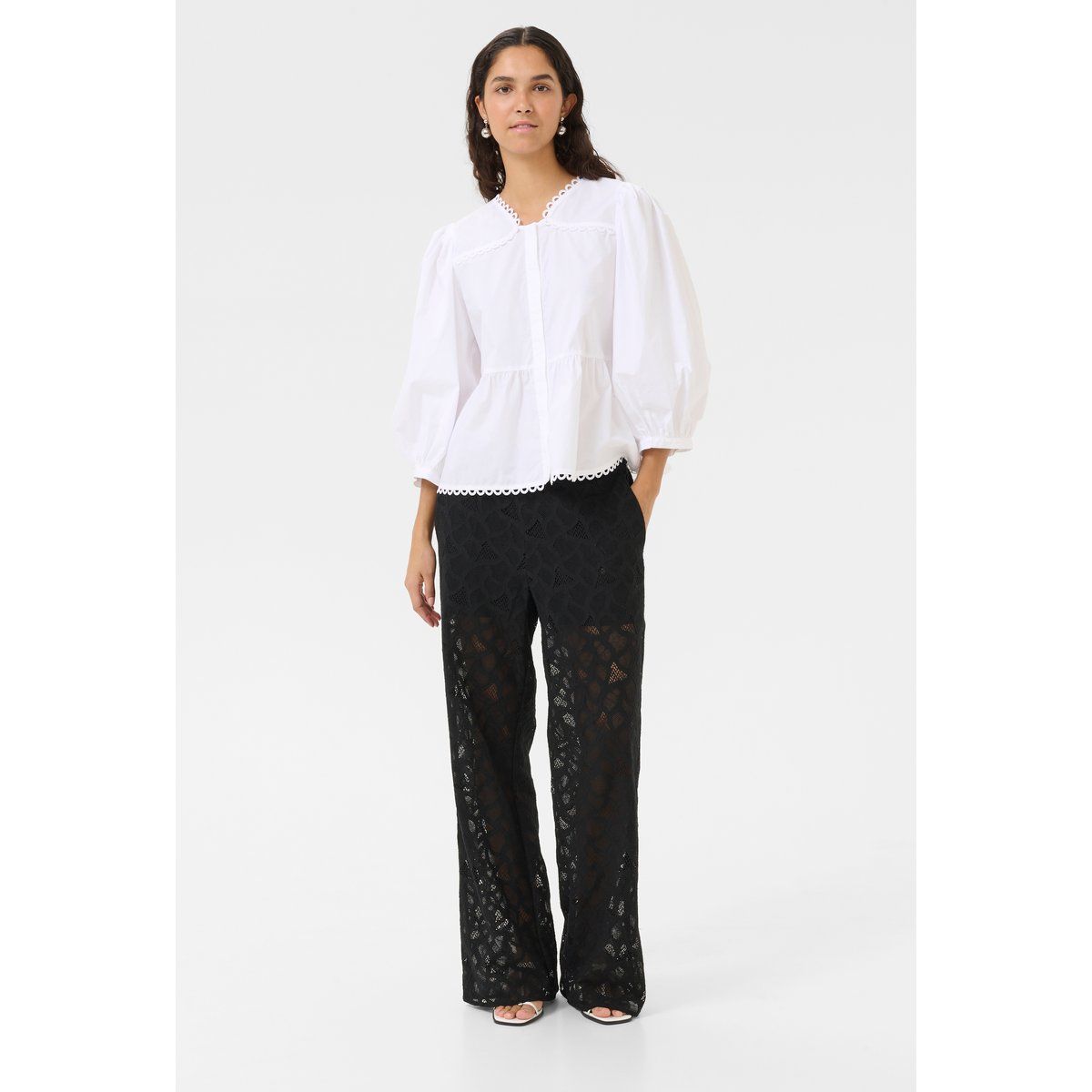 Baumwollbluse mit Schößchen und Ballonärmeln