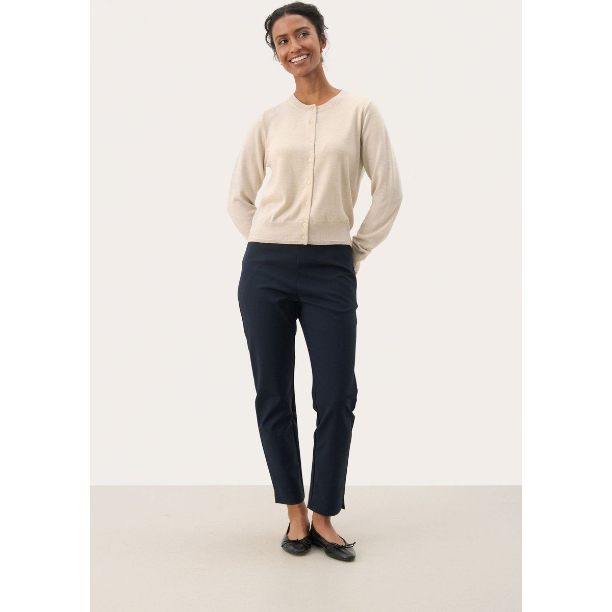 Essentieller Woll-Cardigan mit Rundhalsausschnitt