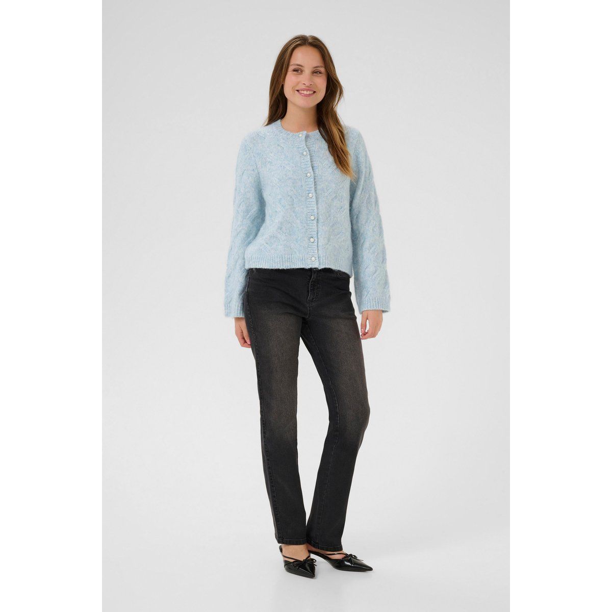 Weiche Zopfstrick-Strickjacke mit Perlen