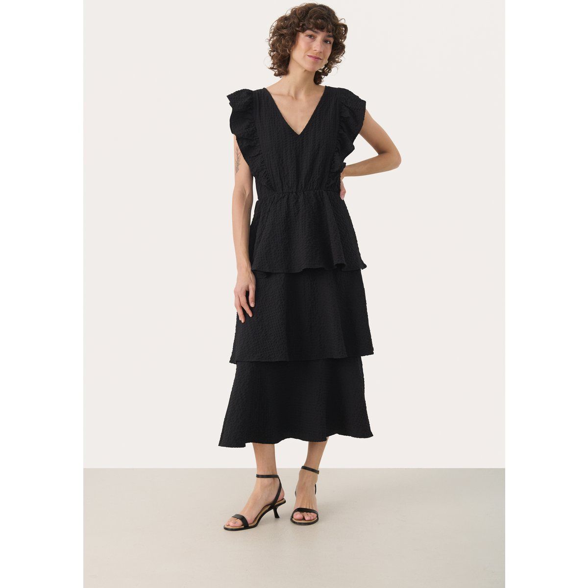 Gestuftes Midikleid mit Rüschenärmeln