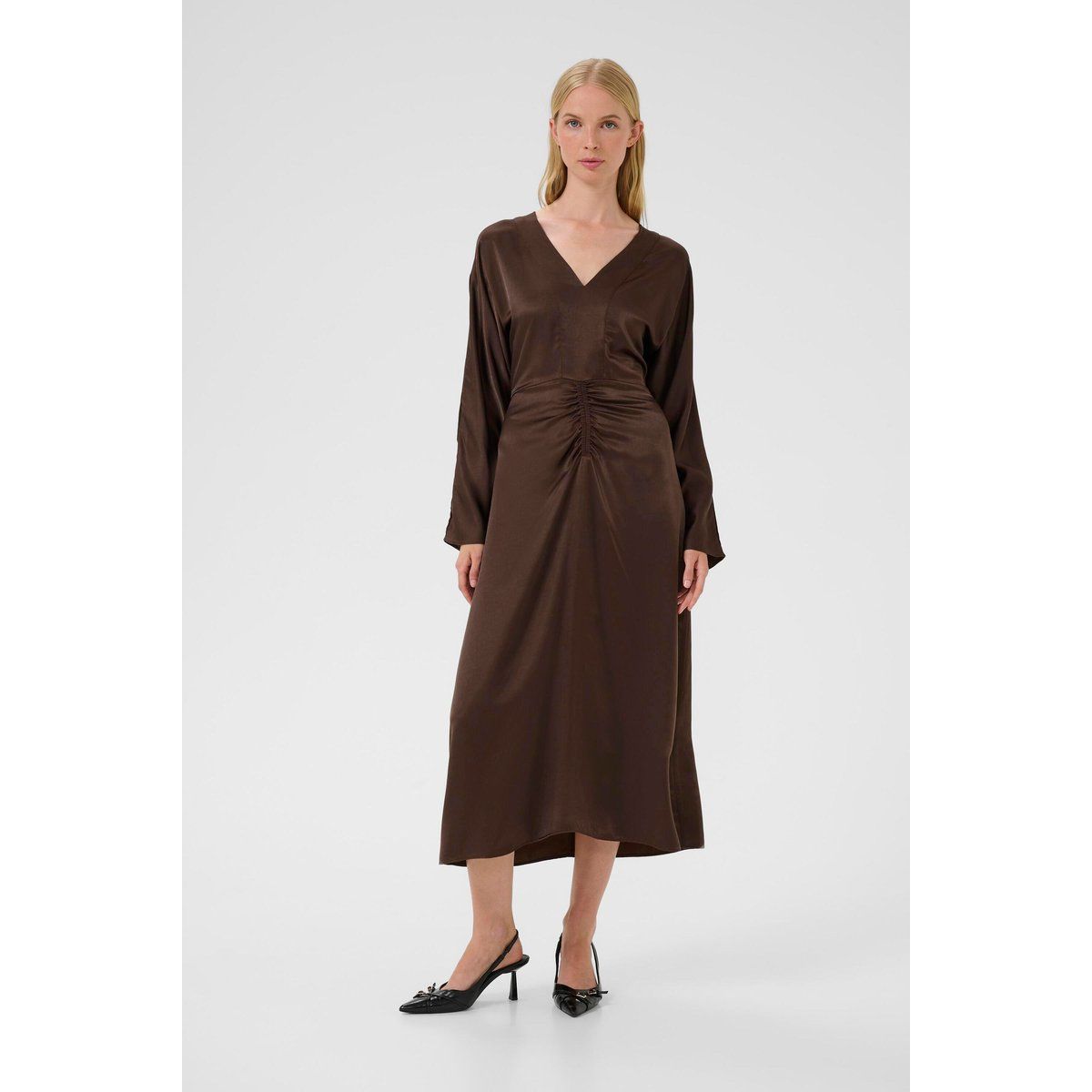 Gerafftes Satin-Midikleid mit V-Ausschnitt