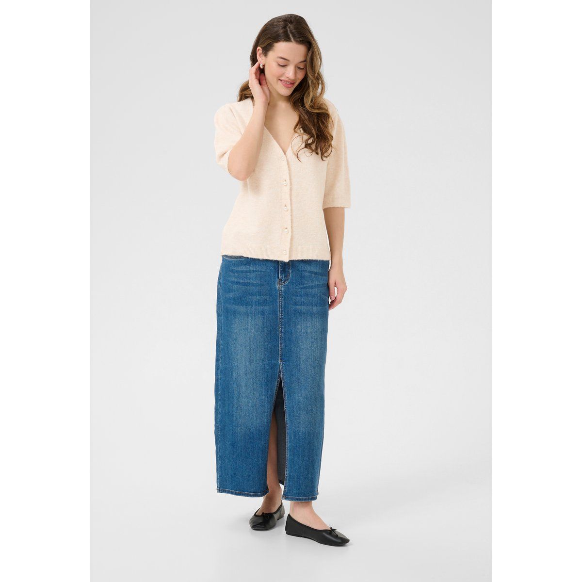 Kurzarm-Cardigan mit V-Ausschnitt und Perlen