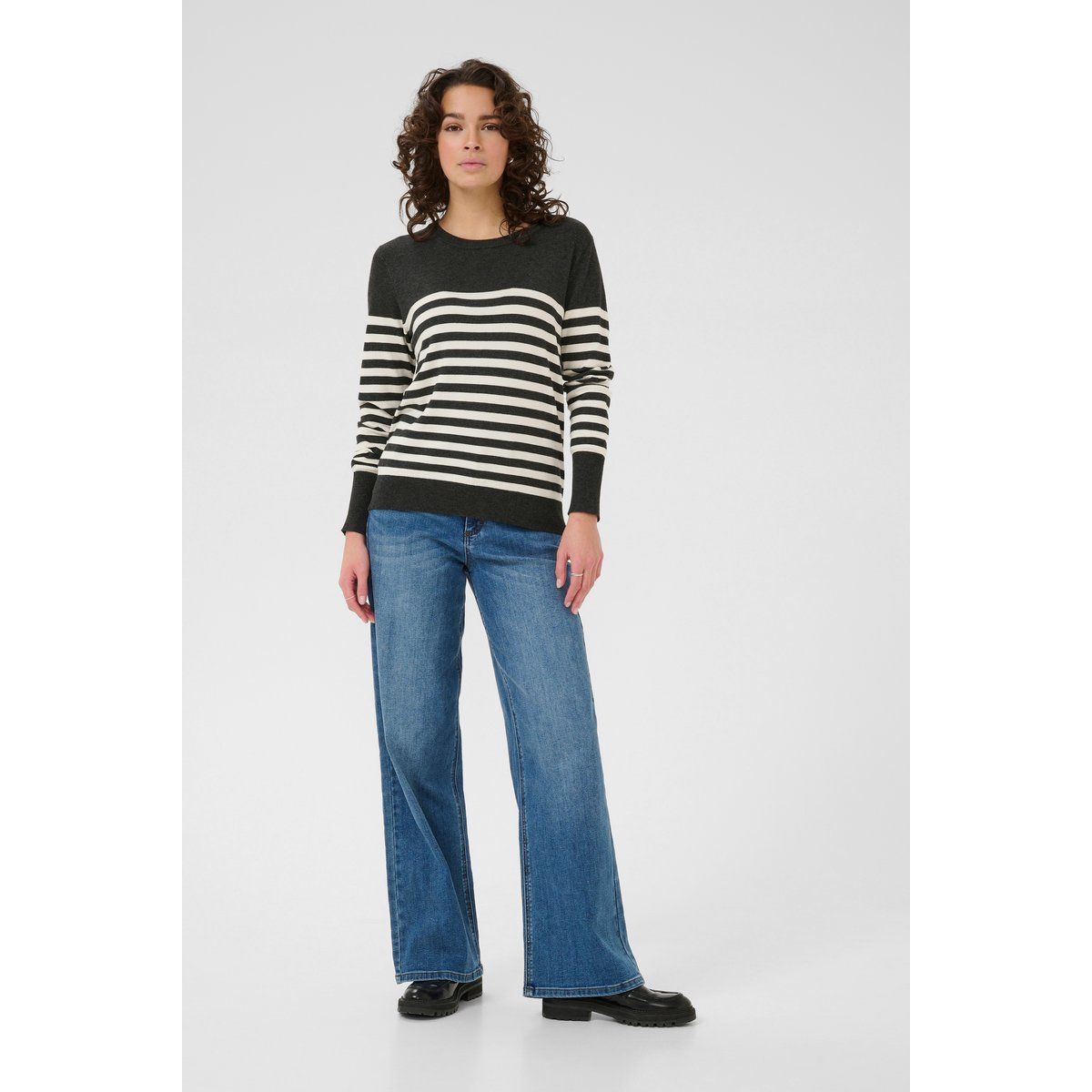 Gestreifter Feinstrickpullover