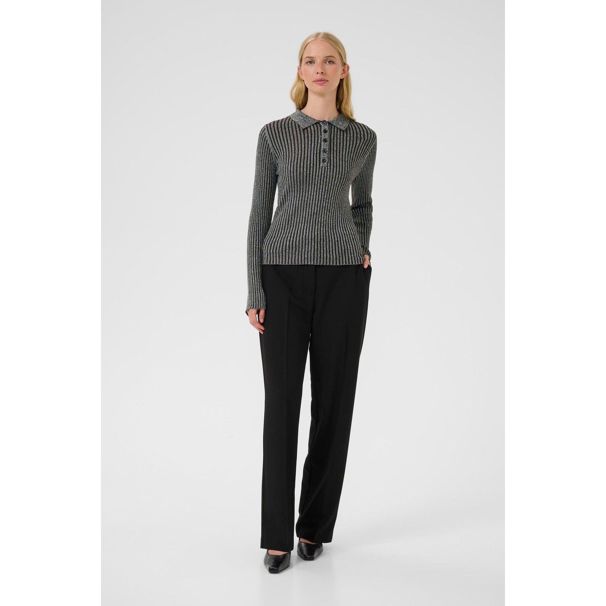Eng anliegender Rippenstrick-Polopullover