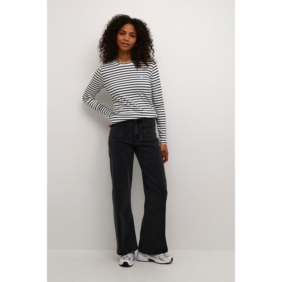 High-Waist Jeans mit aufgesetzten Taschen