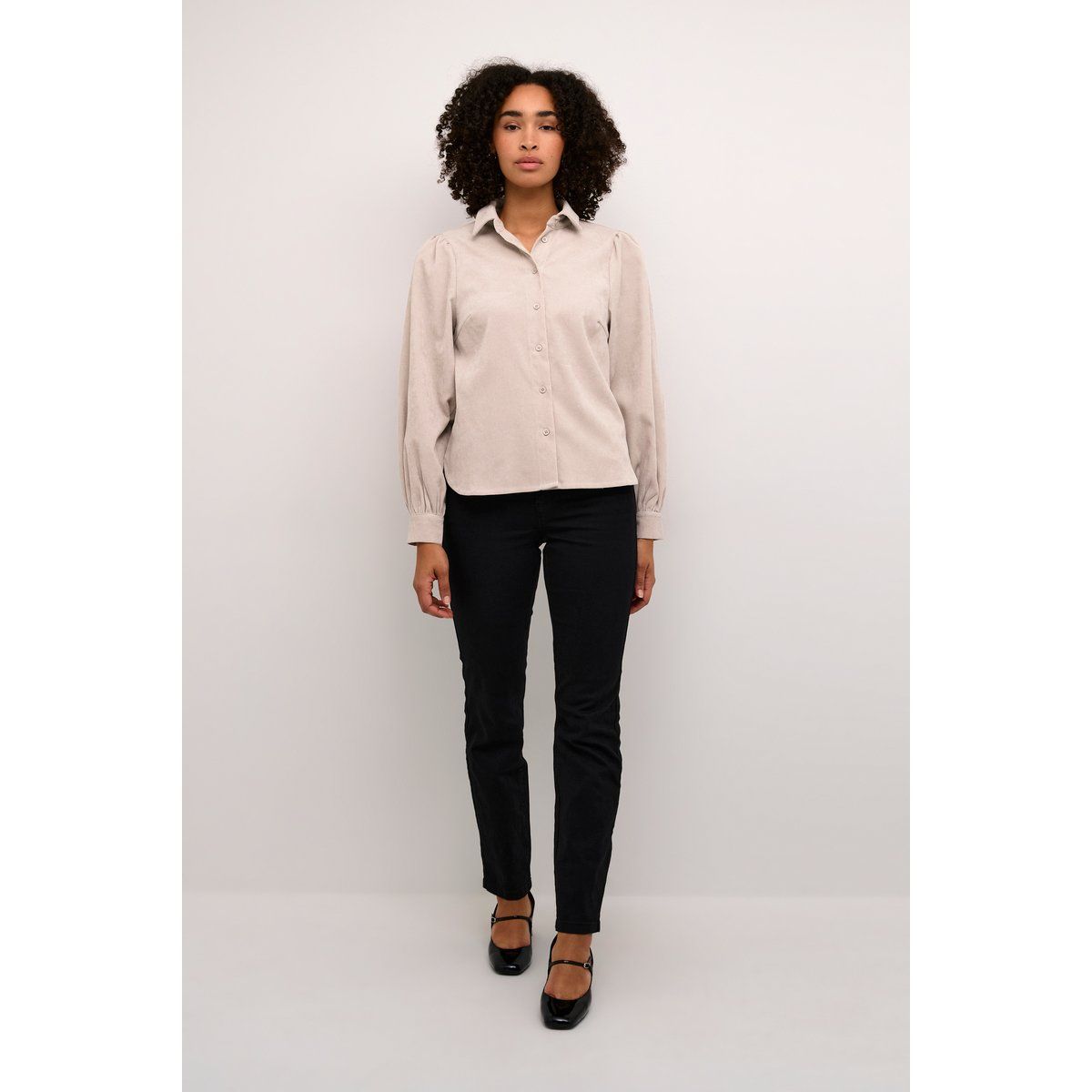 Cordbluse mit gerafften Schultern