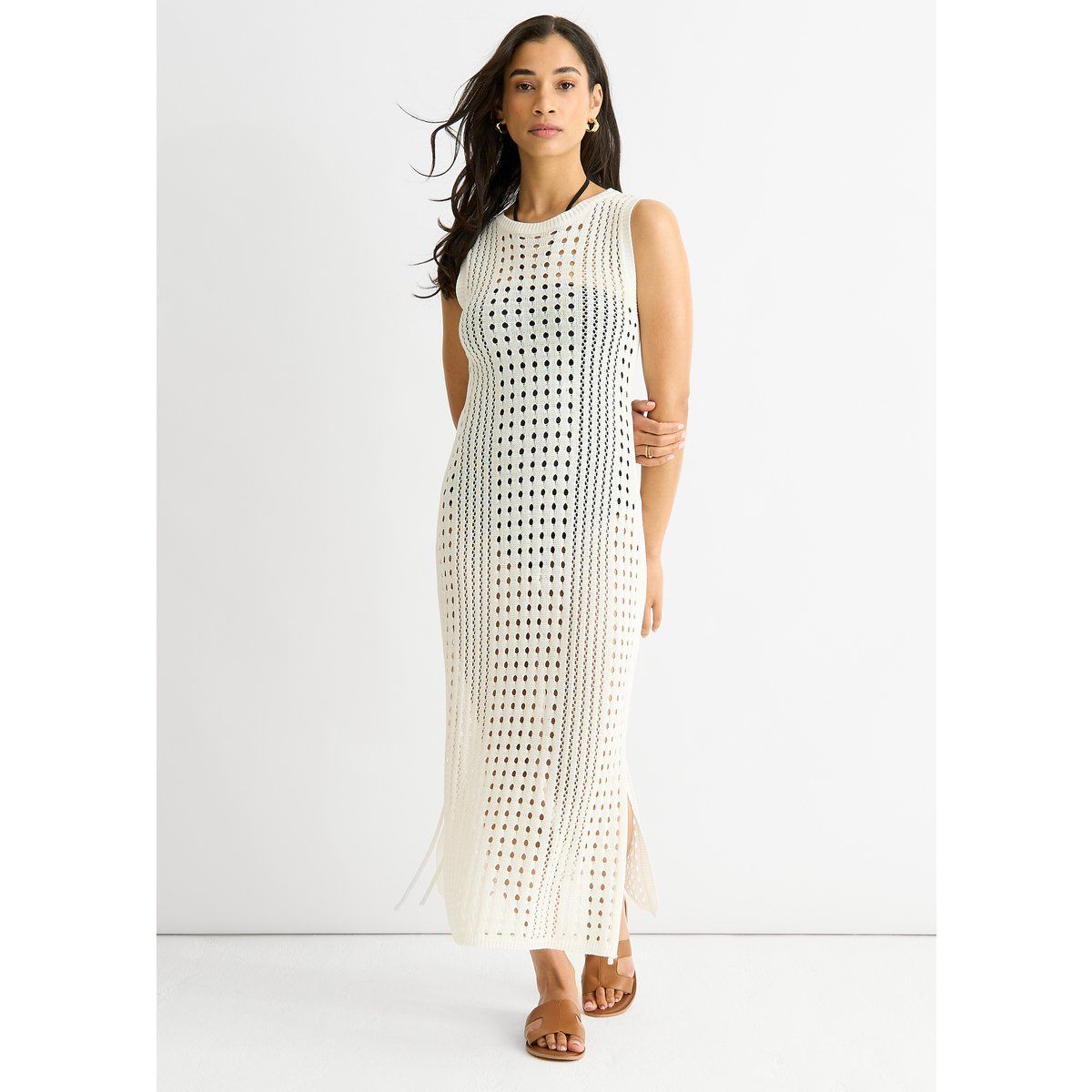 Figurbetontes Häkelstrick-Midikleid mit Lochmuster