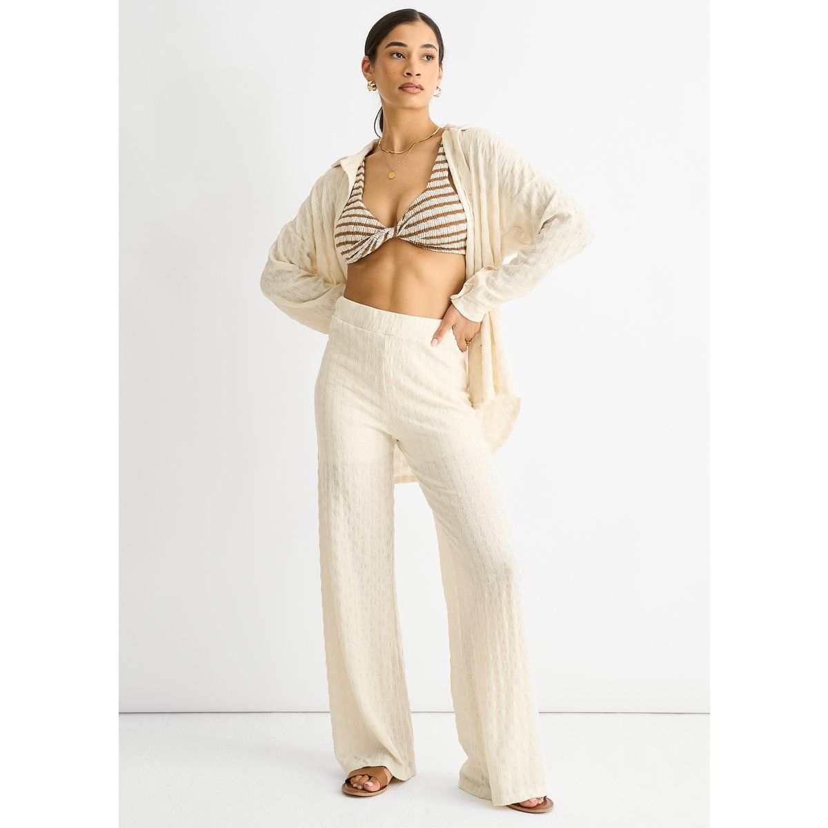Strukturierte Hose mit weitem Bein