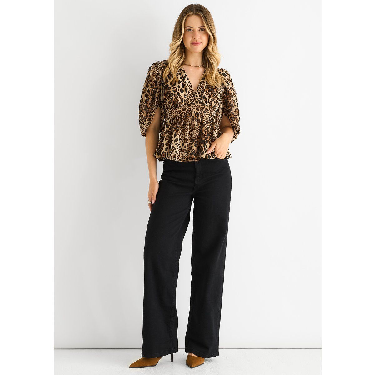 Leoparden-Bluse mit V-Ausschnitt und Schößchen