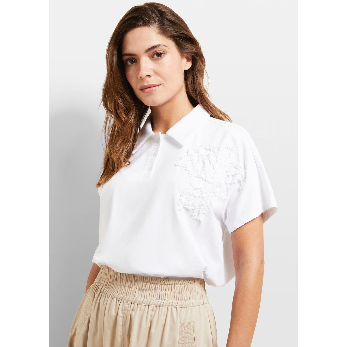 Polohemd mit floralen Applikationen