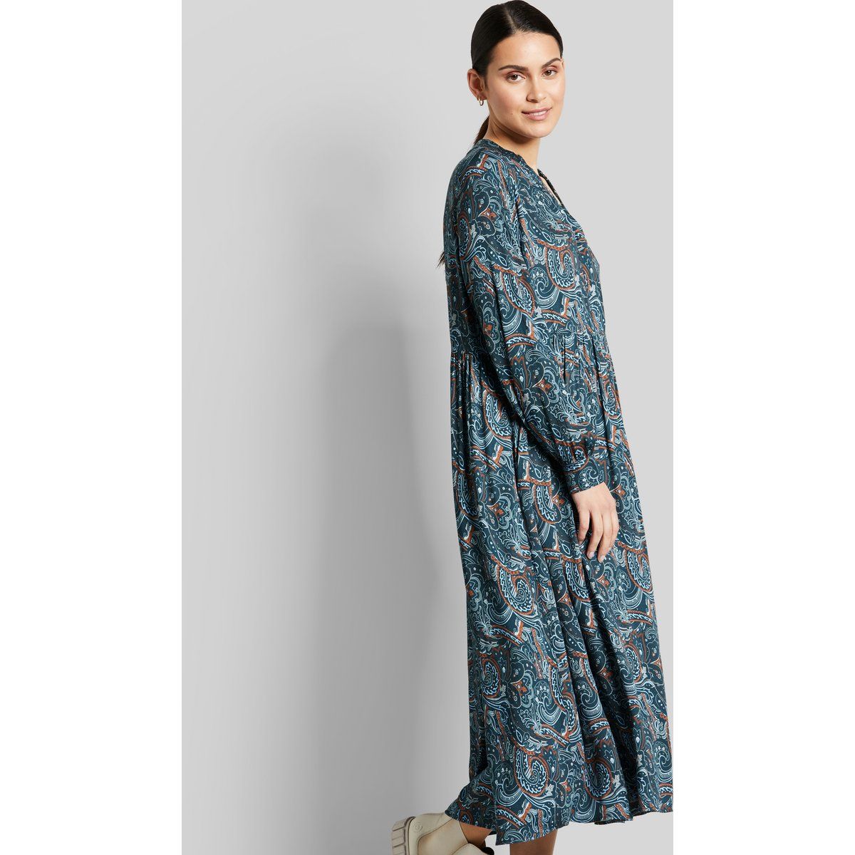 Fließendes Maxikleid mit Paisleymuster