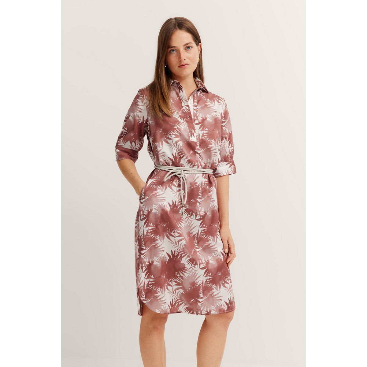 Hemdblusenkleid mit Palmendruck aus Baumwolle