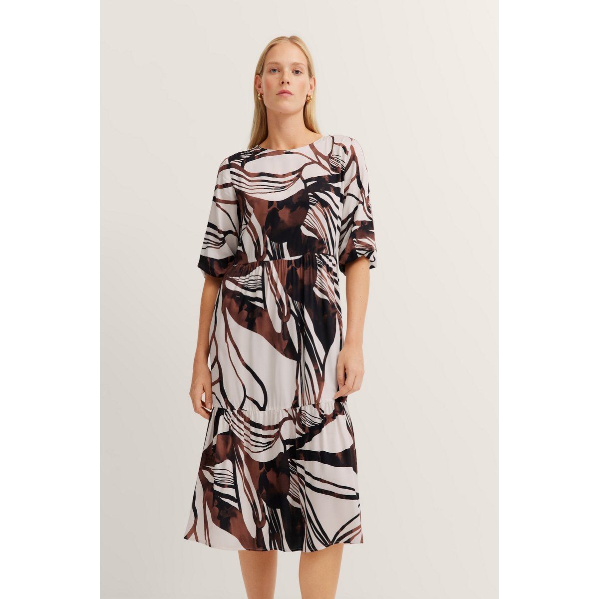 Midi-Kleid mit abstraktem Print und Volants