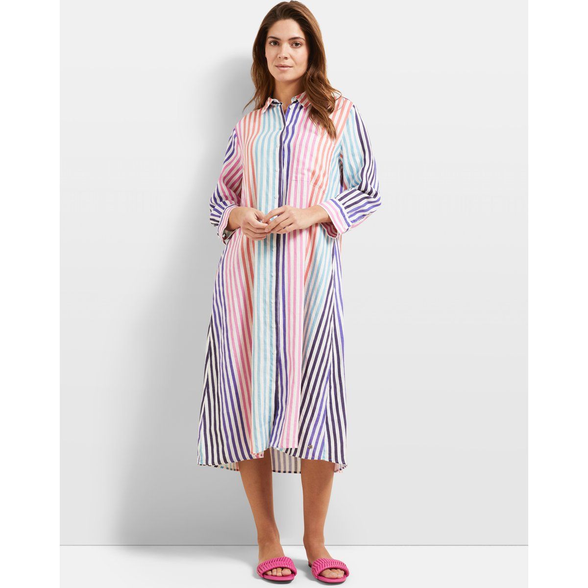Buntes gestreiftes Leinen-Hemdblusenkleid