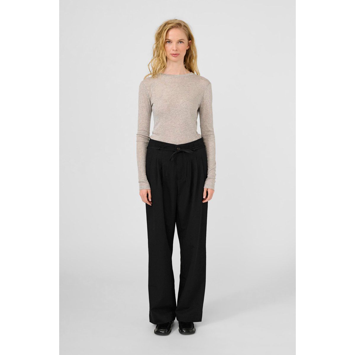 Hochtaillierte Weite Hose mit Bundfalten