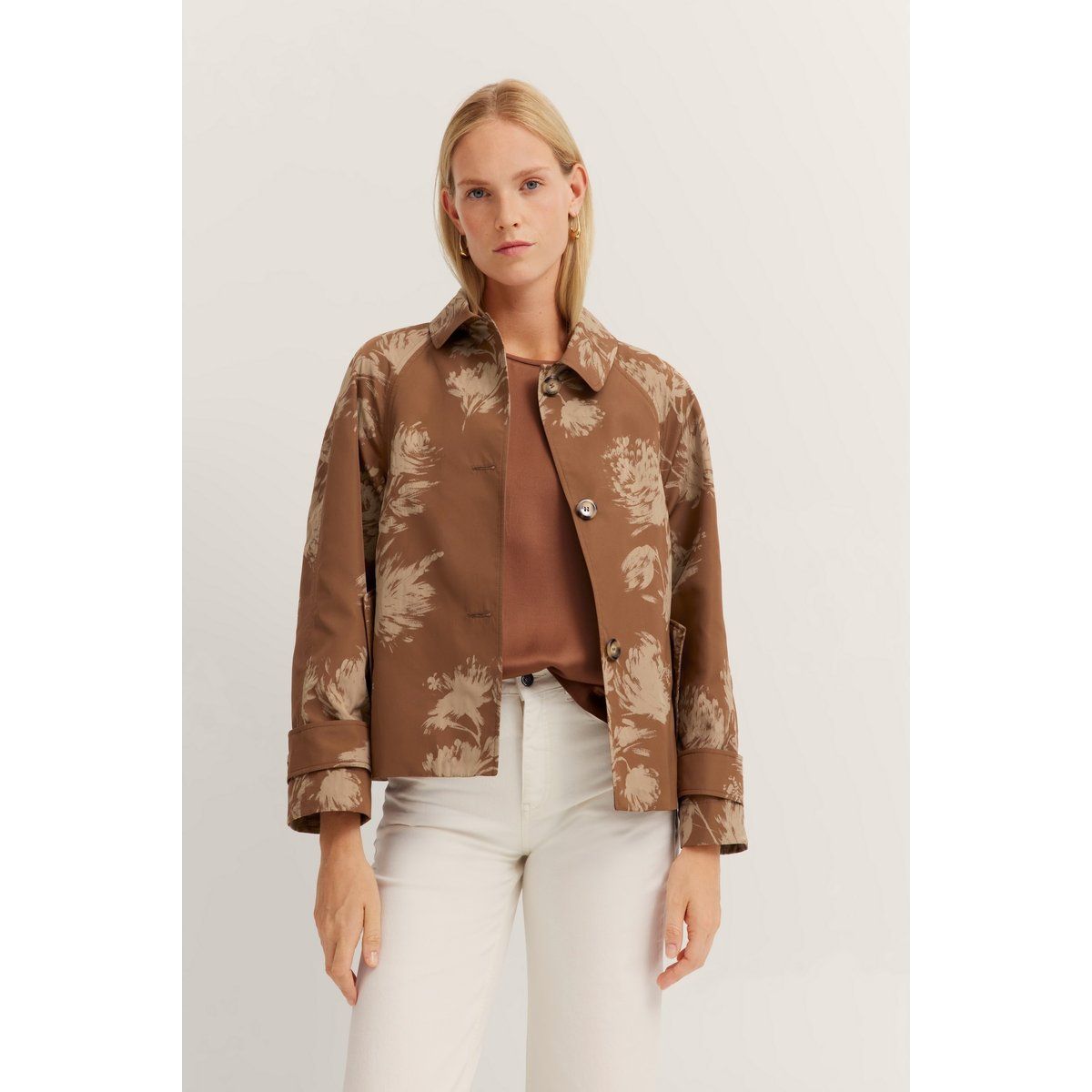 Kurzjacke mit Blumenmuster und Umlegekragen