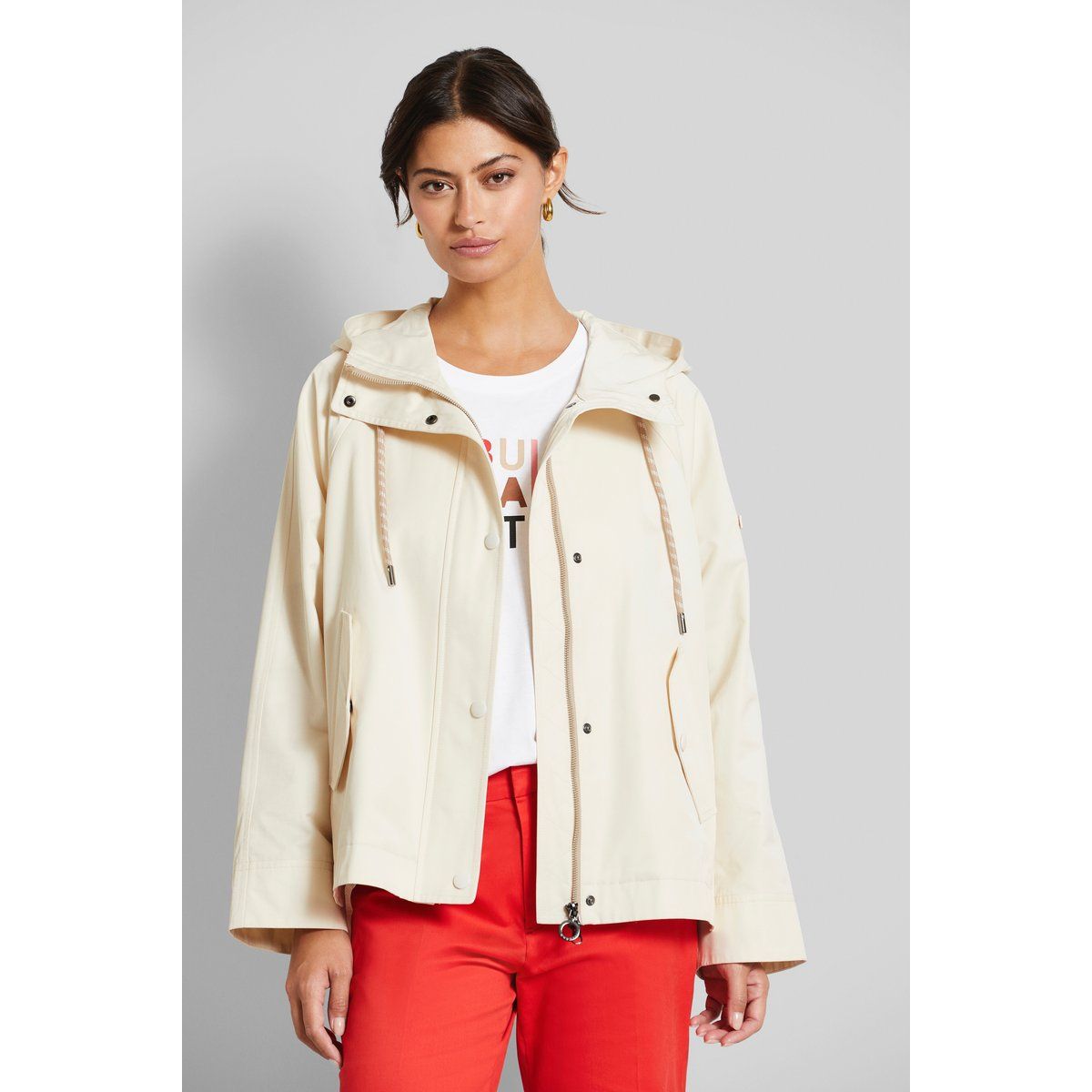 Lockere Kapuzenjacke für den Sommer