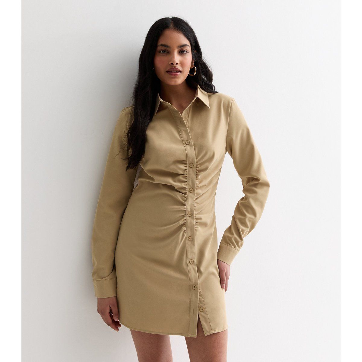 Gerafftes asymmetrisches Mini-Hemdblusenkleid
