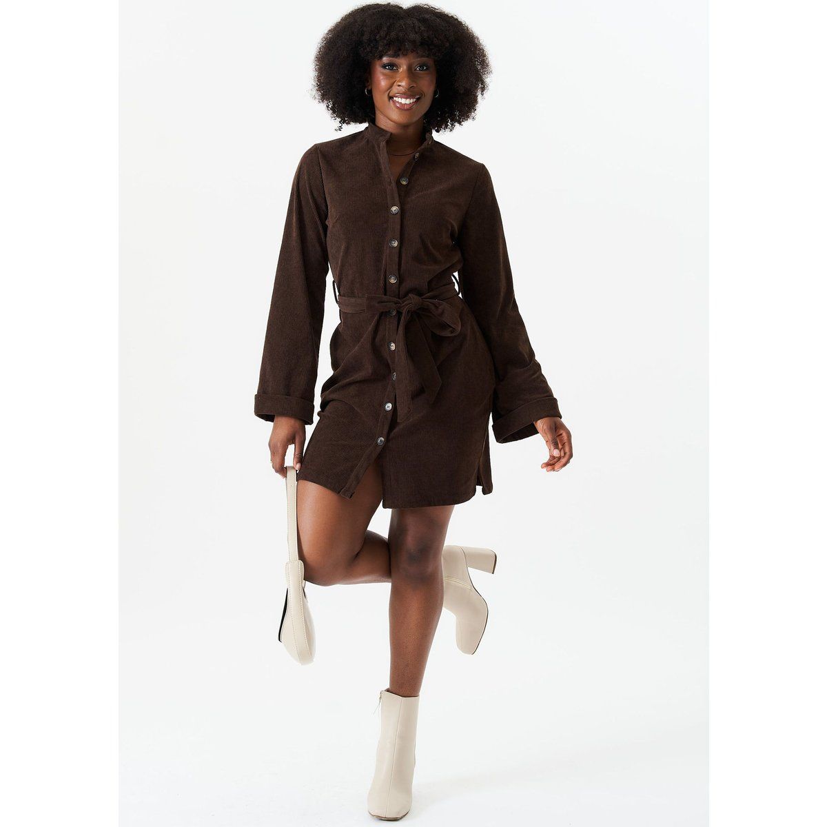 Cord-Hemdkleid mit Bindegürtel