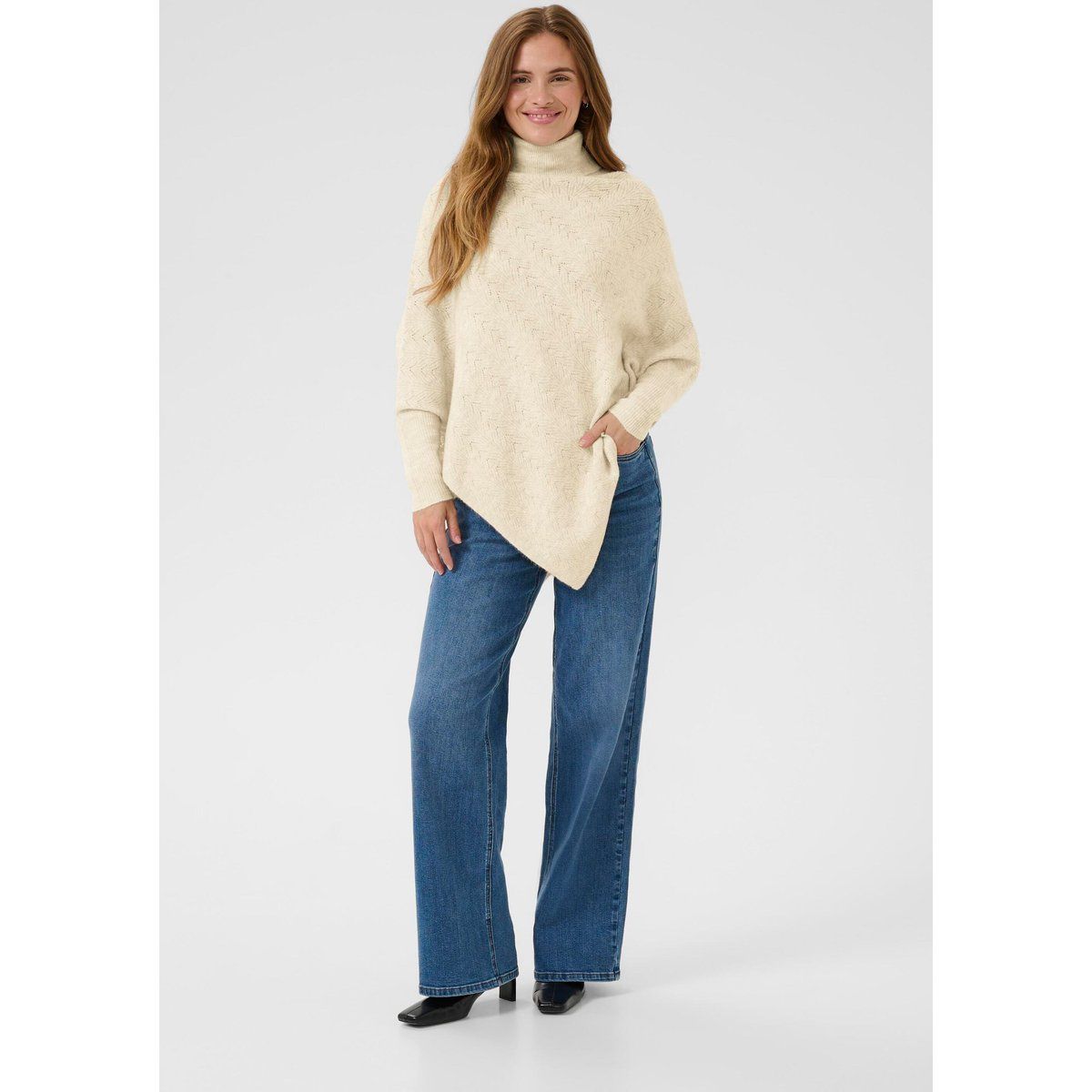 Asymmetrischer Rollkragen-Strickponcho