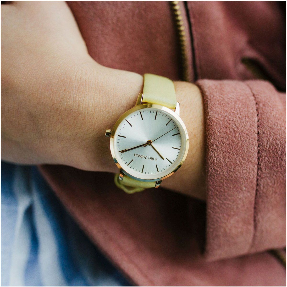 Minimalistische Armbanduhr mit Lederarmband