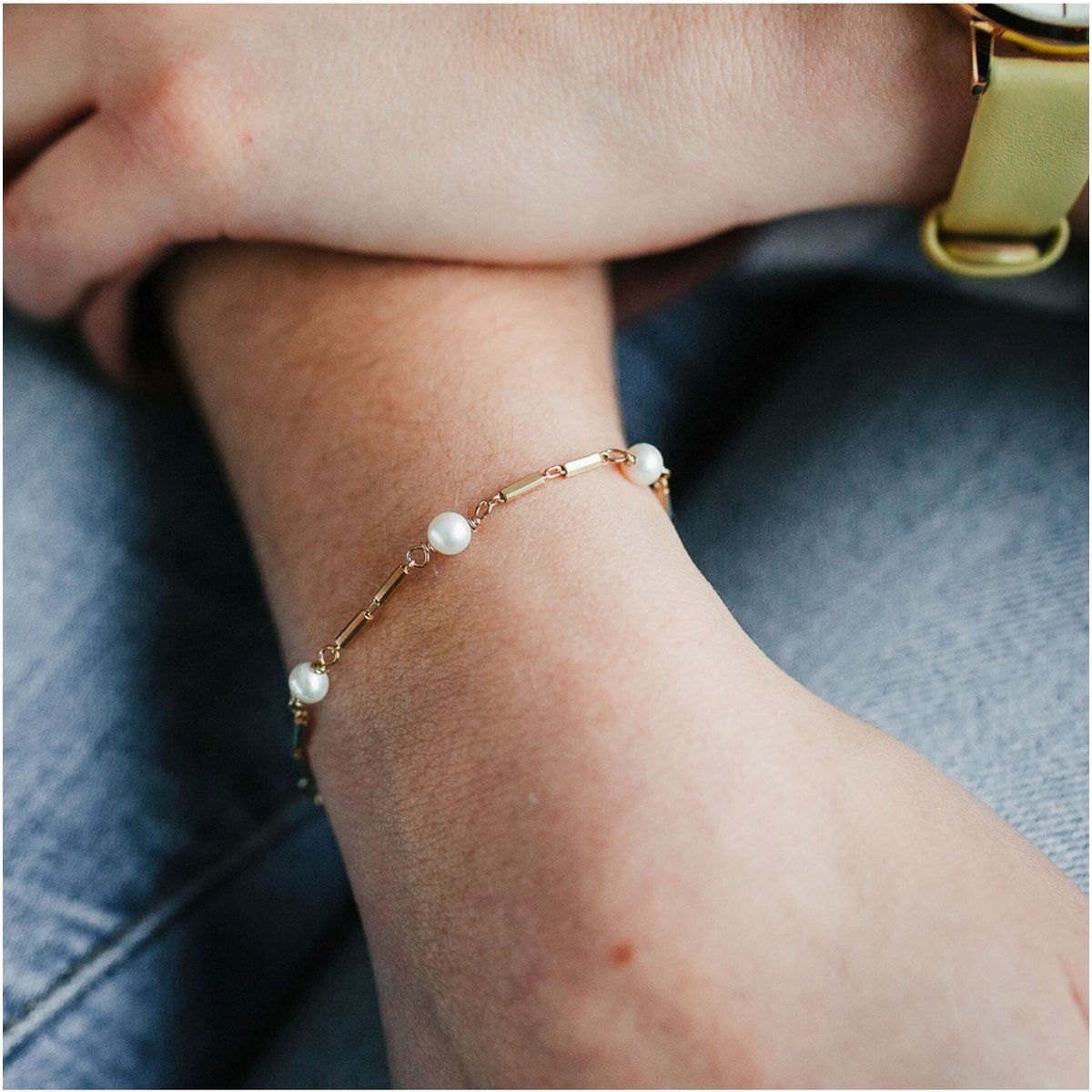 Elegantes Armband mit Perlen und Vergoldung