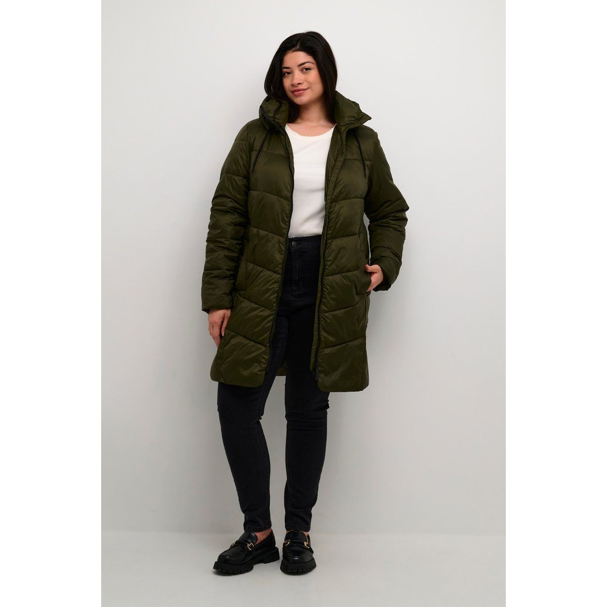 Lange Steppjacke mit Kapuze