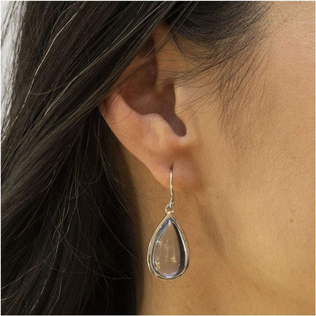 Elegante Tropfenohrringe mit blauem Quarz