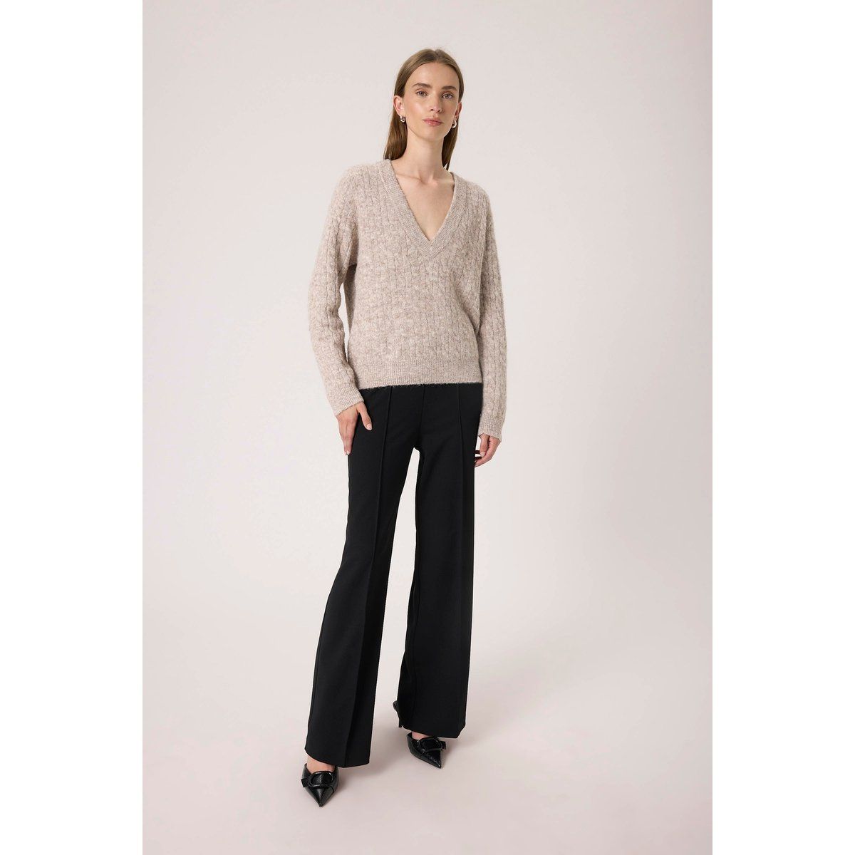 Lockerer Strickpullover mit V-Ausschnitt