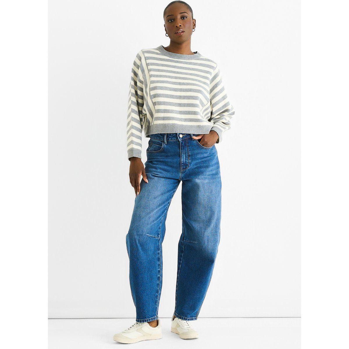 Lockerer gestreifter Rundhals-Strickpullover