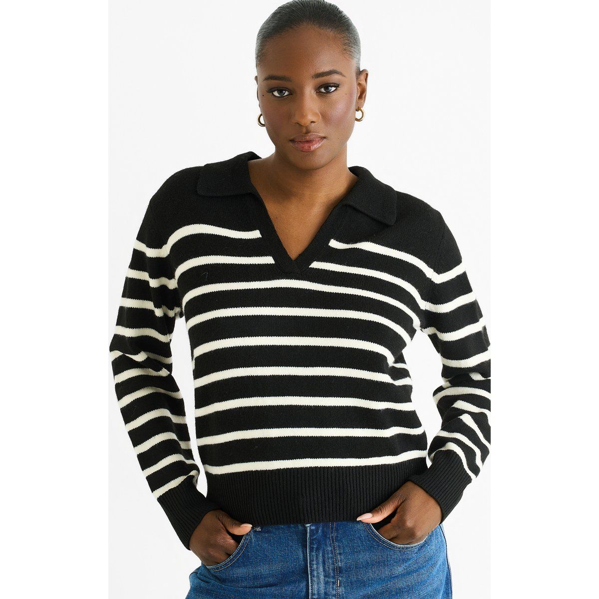 Gestreifter Polo-Pullover mit V-Ausschnitt