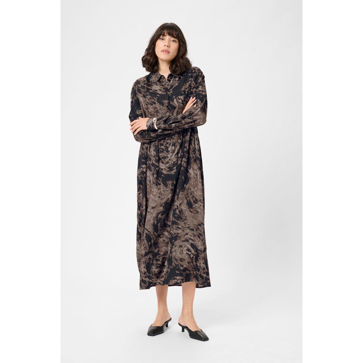 Maxi-Hemdblusenkleid mit abstraktem Muster