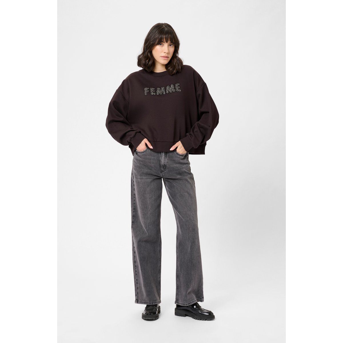 Oversize-Sweatshirt mit Pailletten-Schriftzug