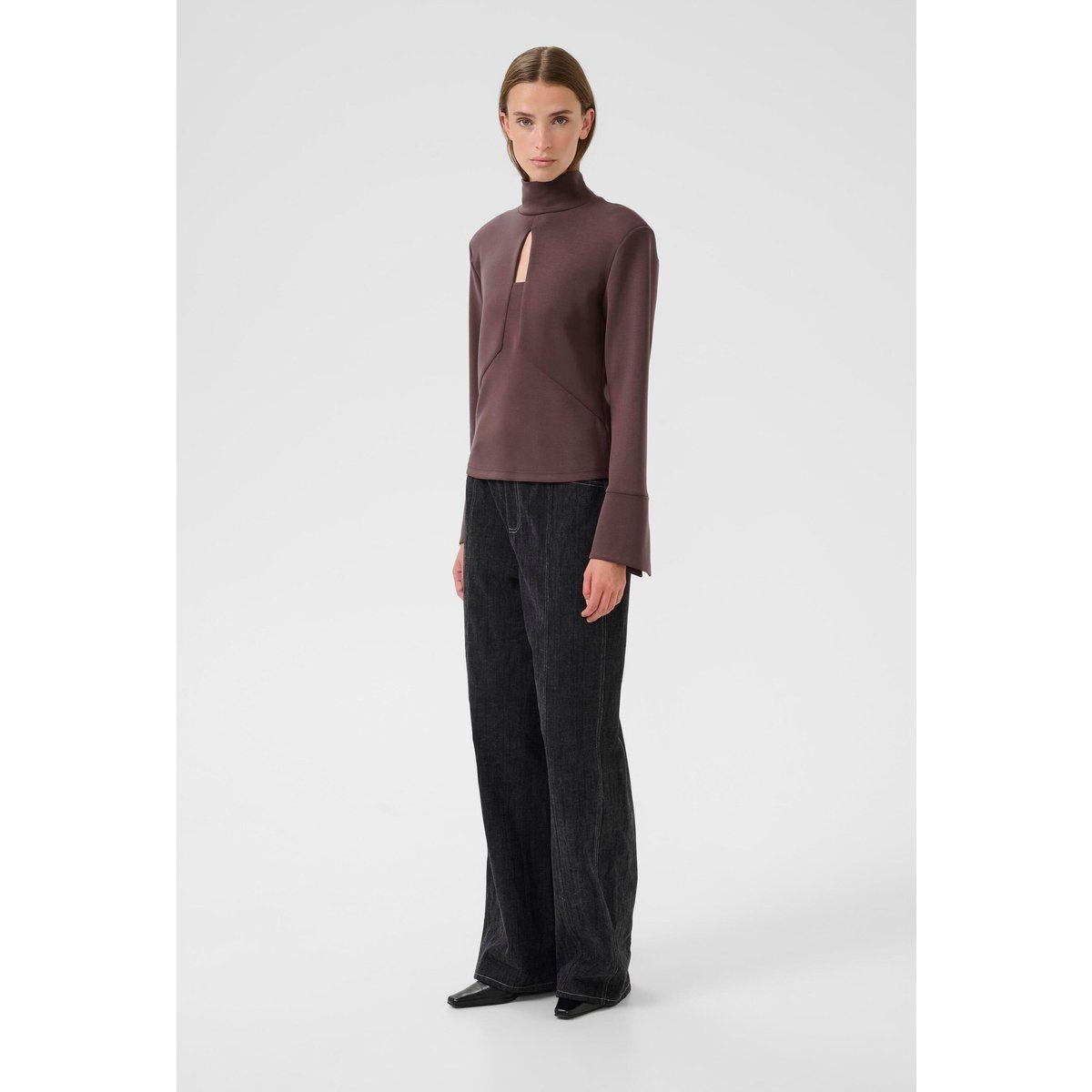 Elegante Stehkragenbluse mit Ausschnitt