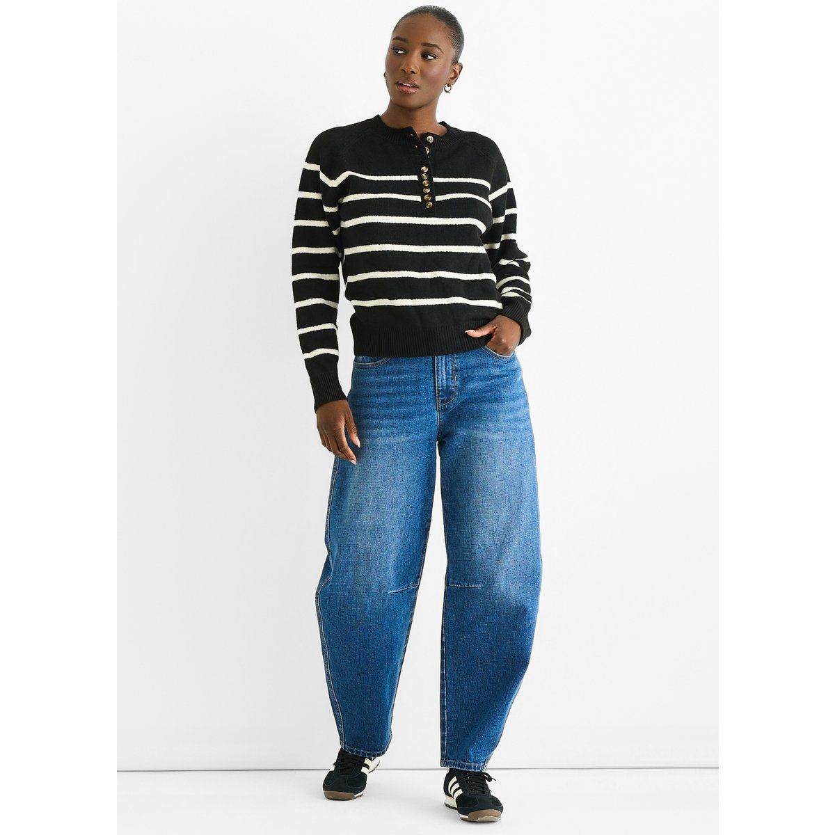 Lockerer Gestreifter Henley-Strickpullover