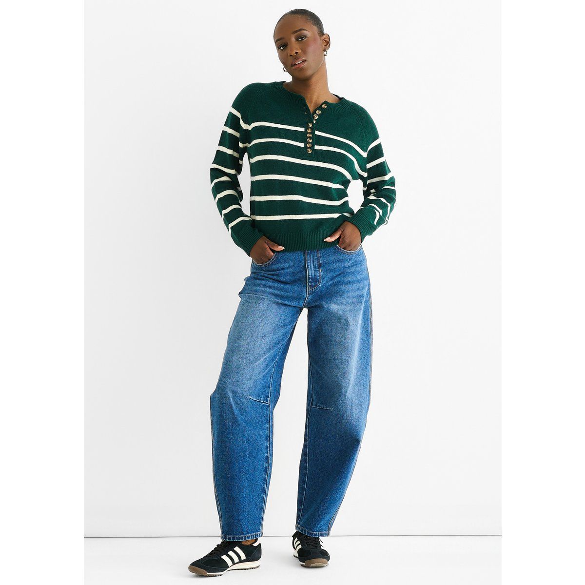 Lockerer Gestreifter Henley-Strickpullover
