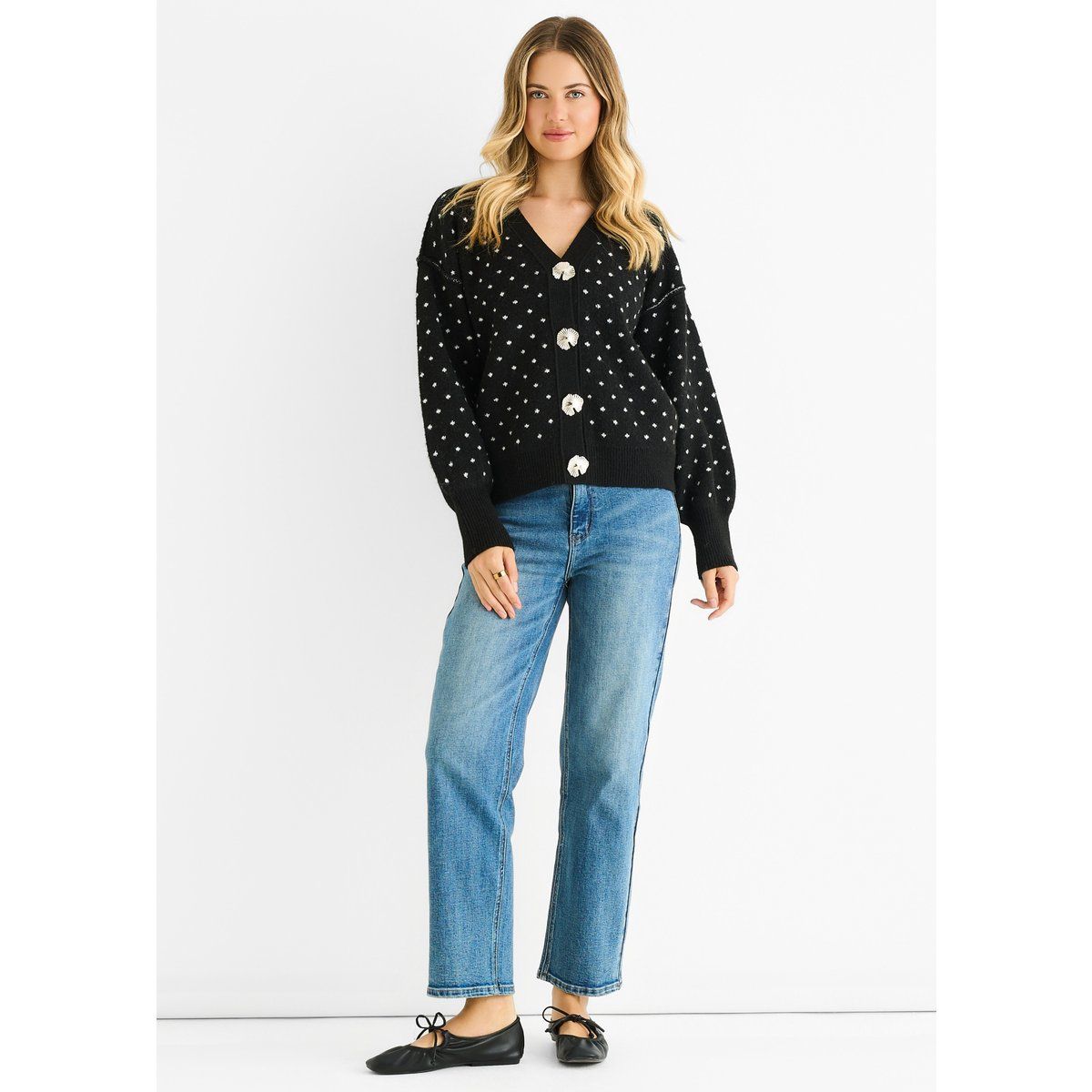 Cardigan mit Pünktchenmuster und Dekoknöpfen