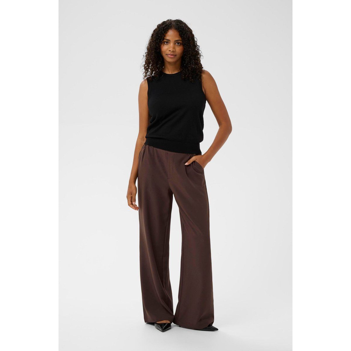 Weit geschnittene Hose mit geradem Bein