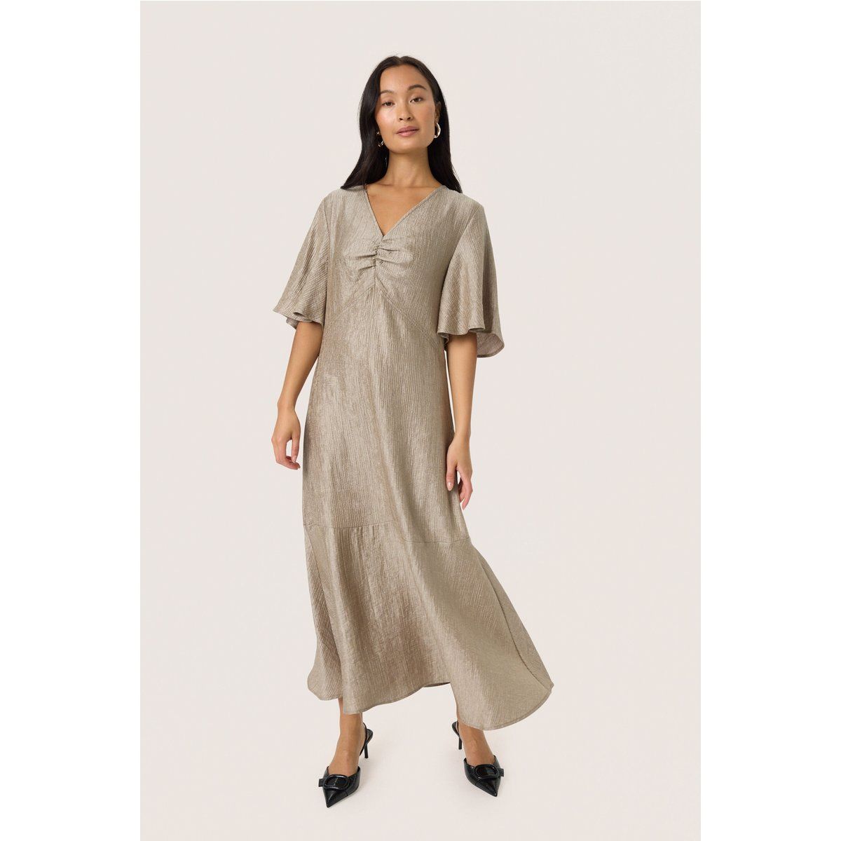 Strukturiertes Midikleid mit Flatterärmeln