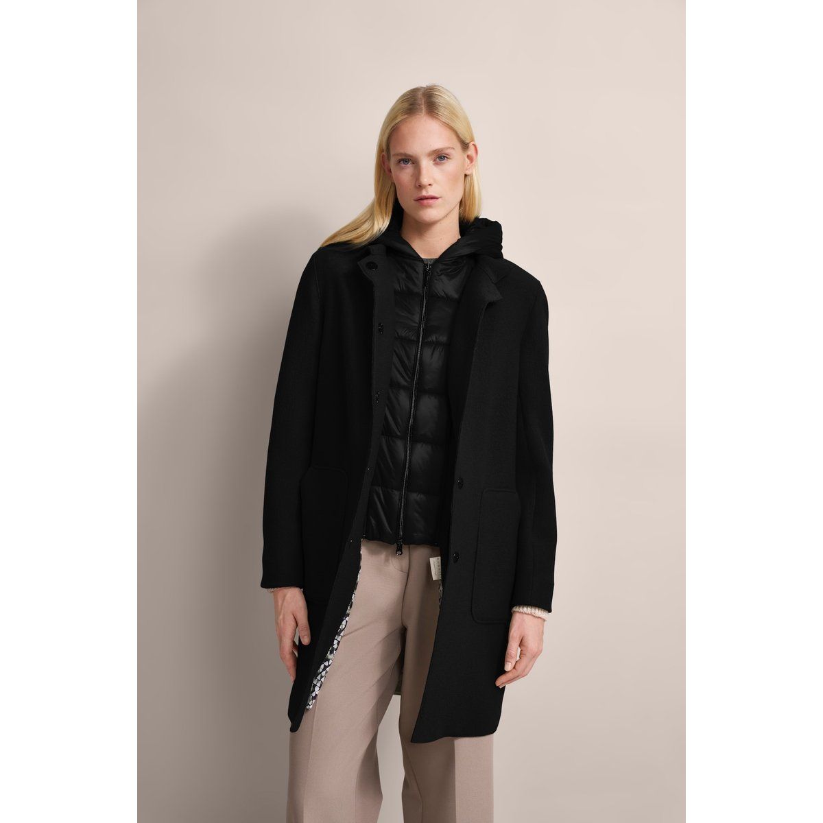 Parka im Materialmix mit Kapuze