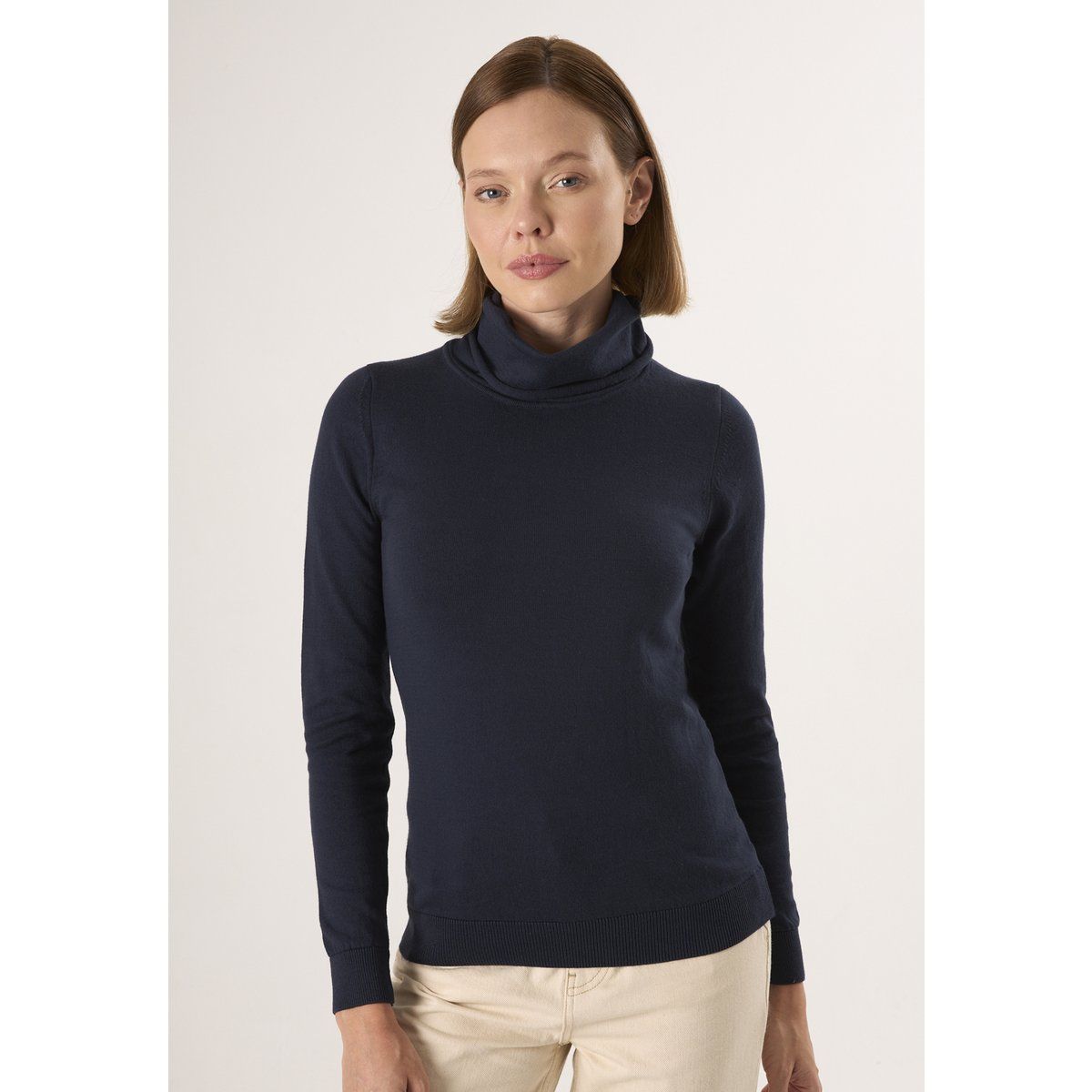 Feiner Zopfstrick-Rollkragenpullover