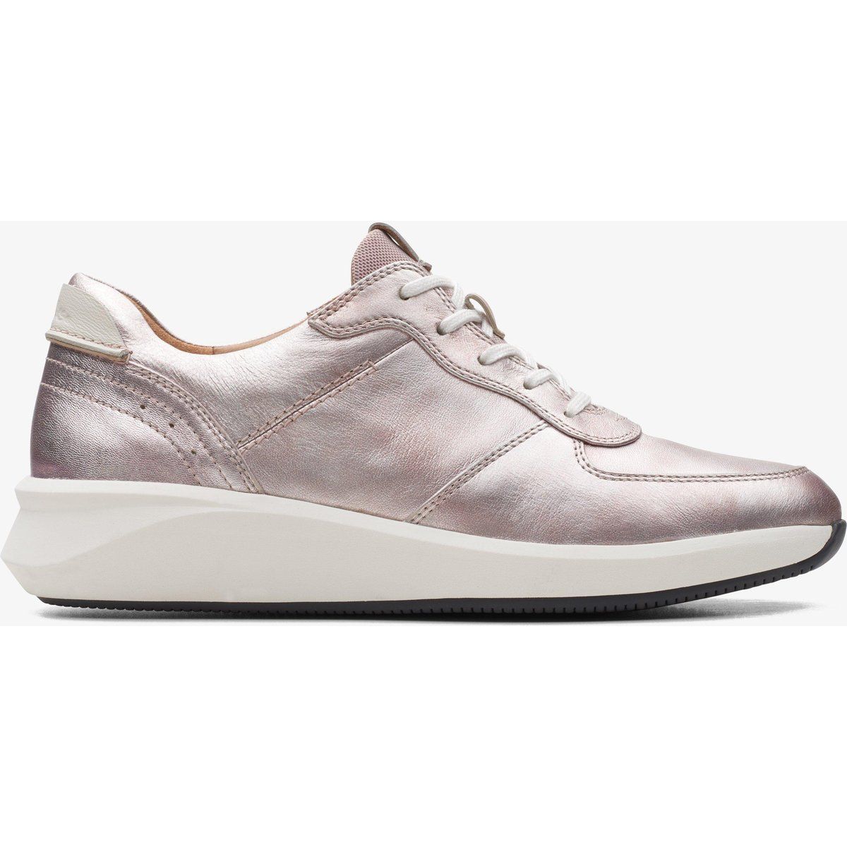 Zeitgemäßer Metallic-Leder-Trainer
