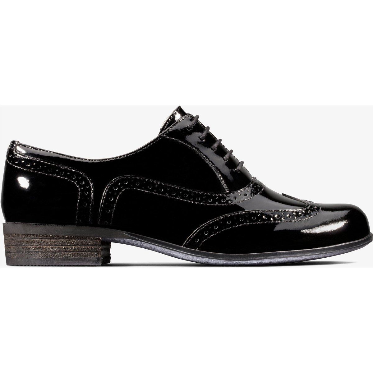 Klassische Lackleder-Brogues zum Schnüren