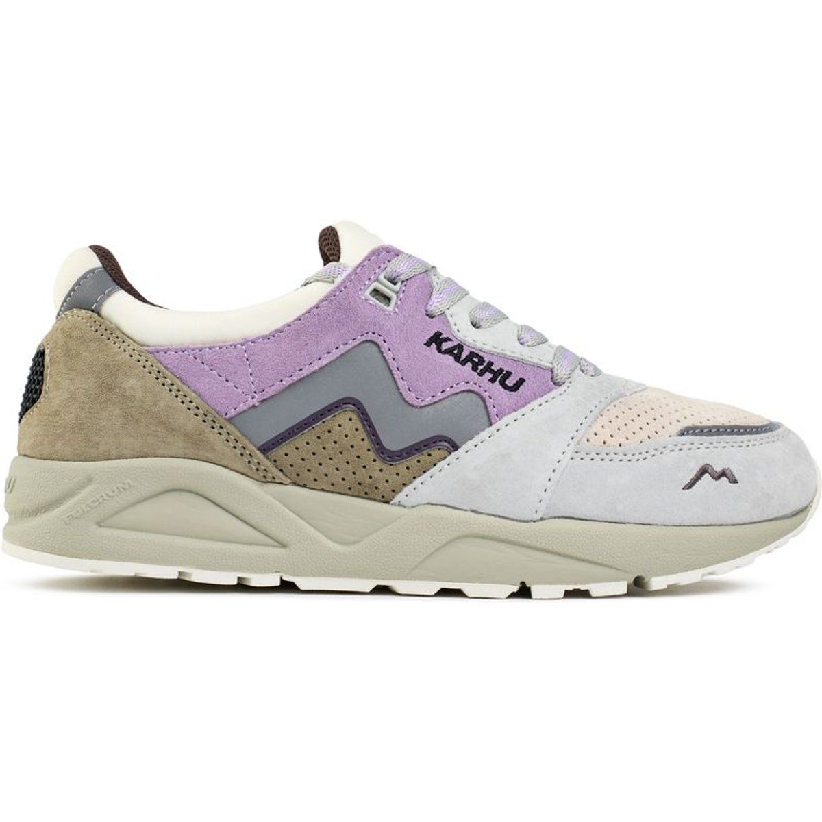 Retro-inspirierter Multi-Panel Tech-Sneaker