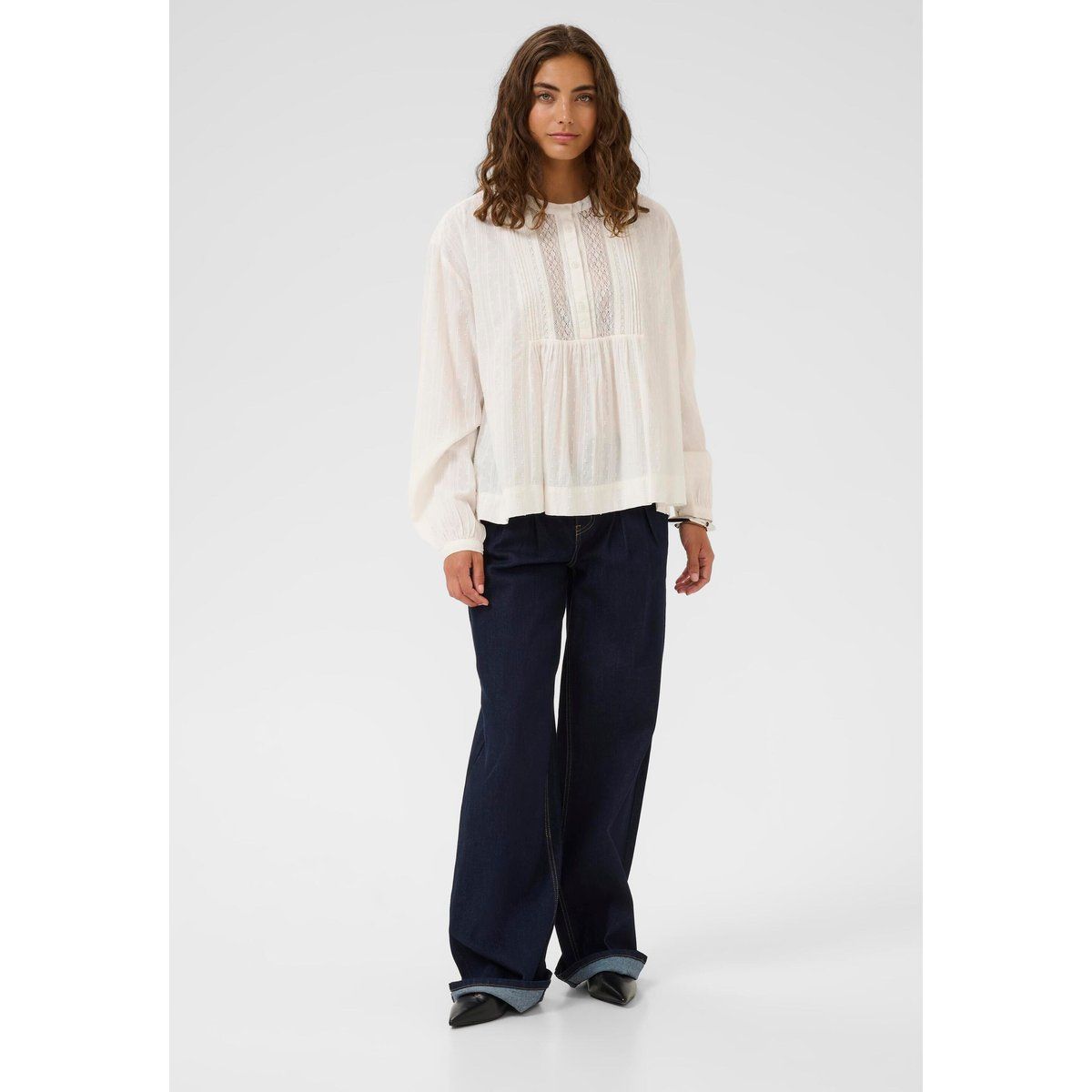 Locker geschnittene Bluse mit Spitzendetails