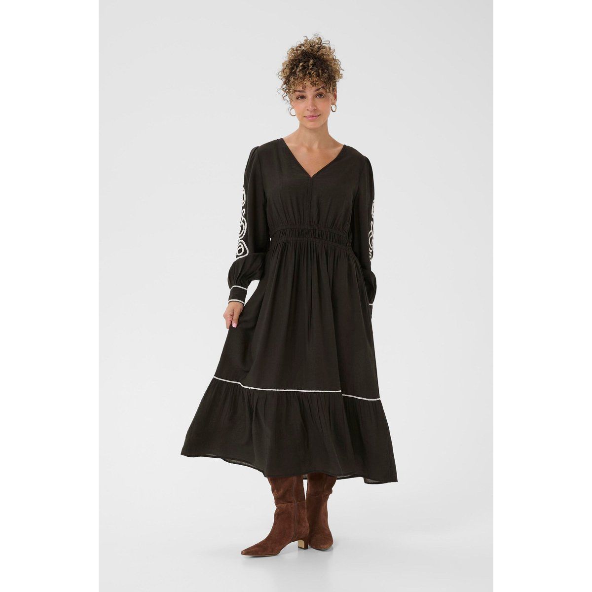 Gestuftes Midikleid mit bestickten Ärmeln