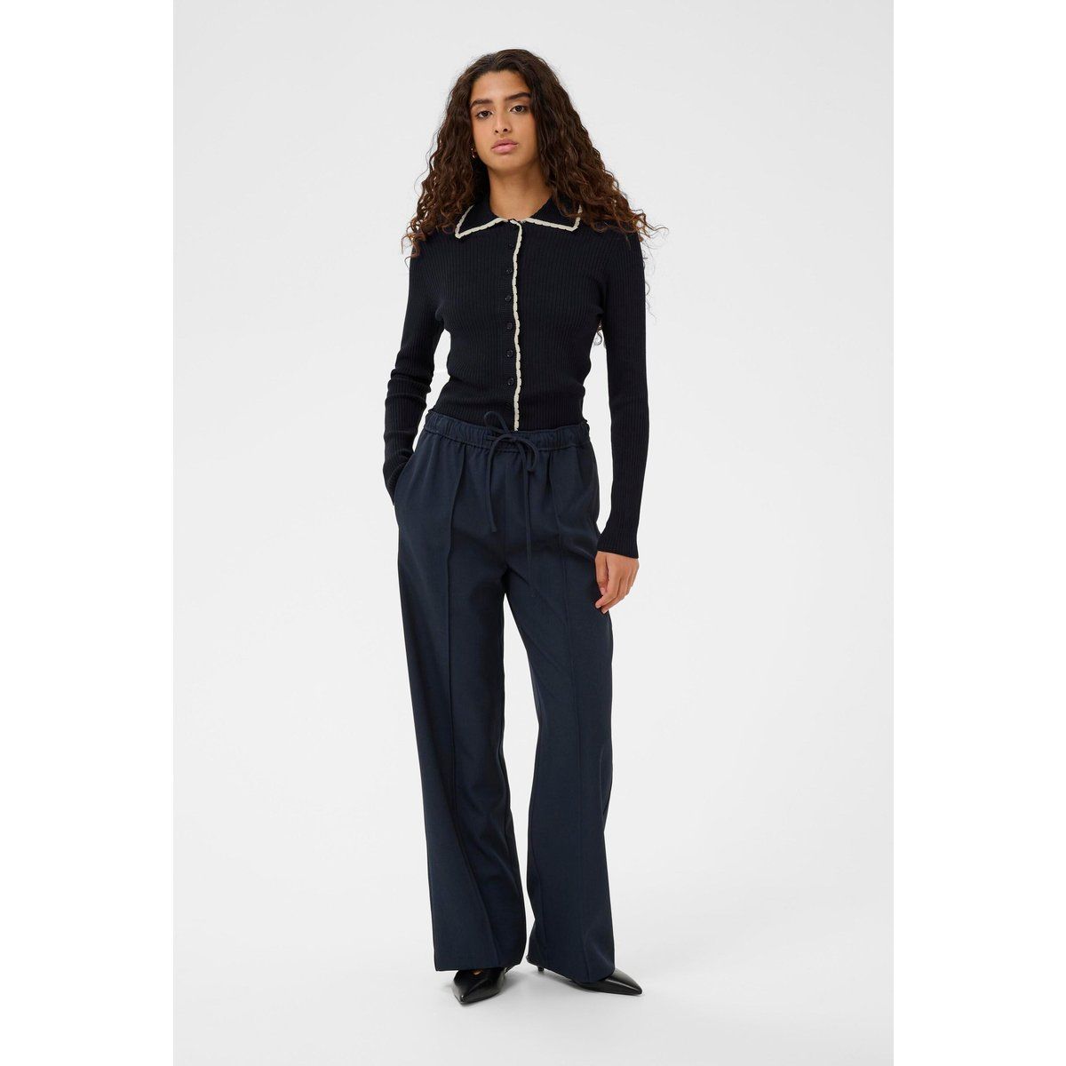Schmal geschnittener Rippstrick-Cardigan mit Wellenkante