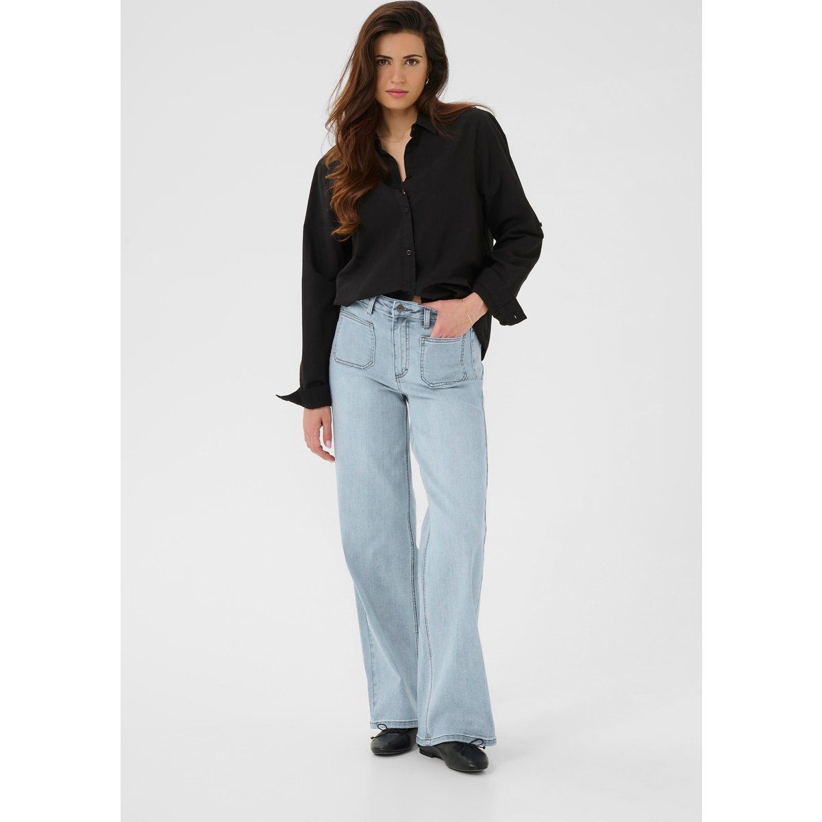 High-Waist-Jeans mit weitem Bein und aufgesetzten Taschen