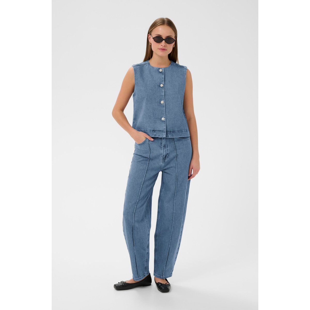 High-Waist-Jeans mit weitem Bein und Ziernähten